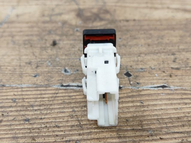 bontott NISSAN QASHQAI Vészvillogó Kapcsoló