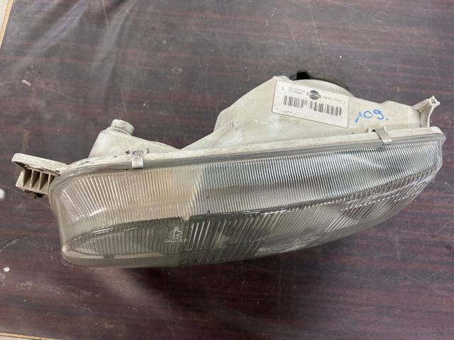 bontott NISSAN SERENA Jobb Fényszóró