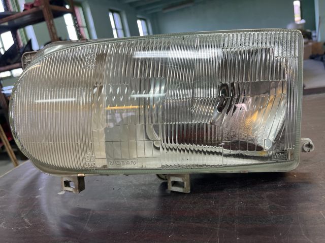 bontott NISSAN SERENA Jobb Fényszóró