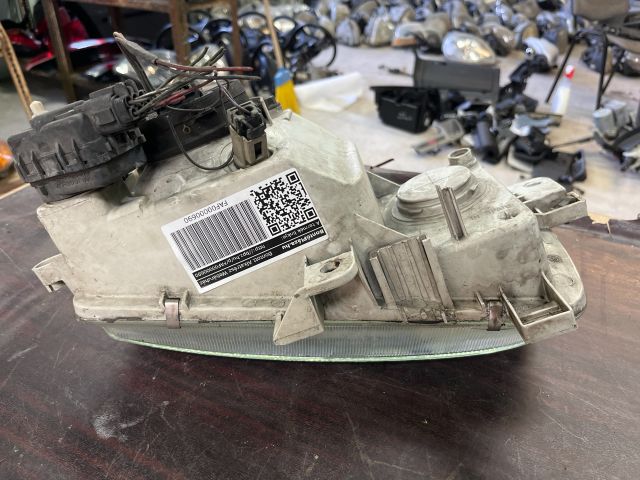 bontott NISSAN SERENA Jobb Fényszóró