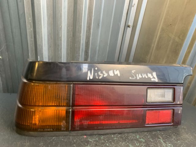 bontott NISSAN SUNNY Bal Hátsó Lámpa