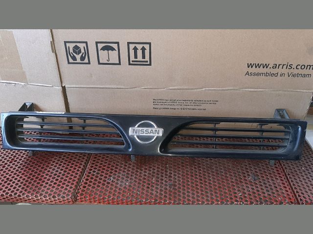 bontott NISSAN SUNNY Hűtőrács