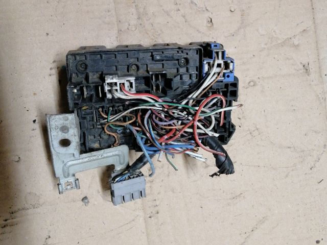 bontott NISSAN TERRANO Biztosítéktábla Motortér