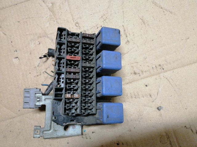 bontott NISSAN TERRANO Biztosítéktábla Motortér