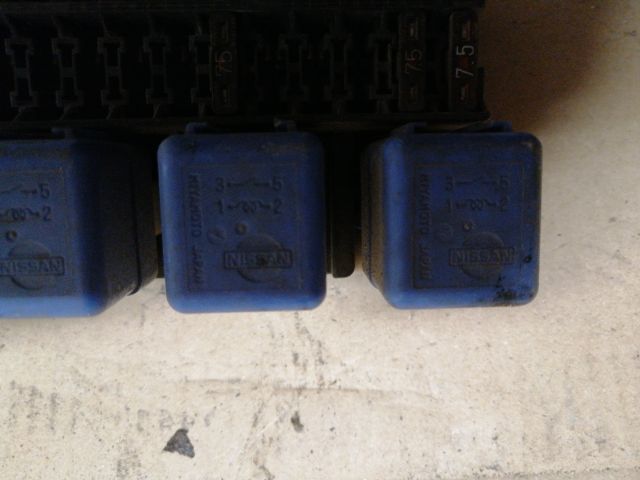 bontott NISSAN TERRANO Biztosítéktábla Motortér