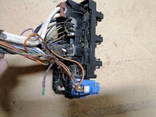 bontott NISSAN TERRANO Biztosítéktábla Motortér