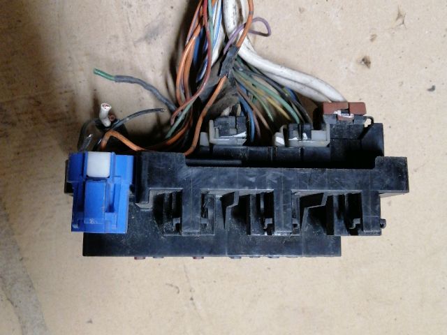 bontott NISSAN TERRANO Biztosítéktábla Motortér