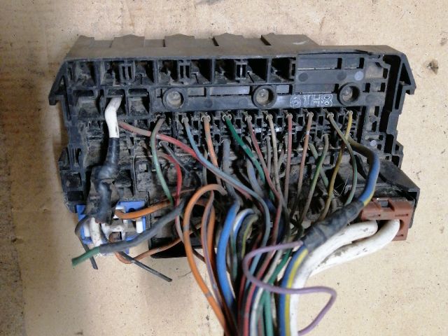 bontott NISSAN TERRANO Biztosítéktábla Motortér