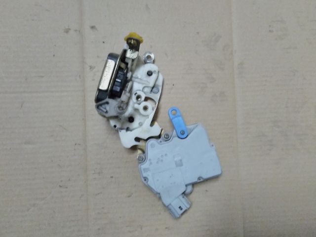 bontott NISSAN TERRANO Jobb hátsó Ajtózár