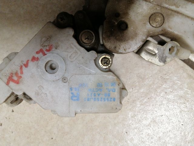 bontott NISSAN TERRANO Jobb hátsó Ajtózár