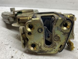 bontott NISSAN TERRANO Jobb hátsó Ajtózár