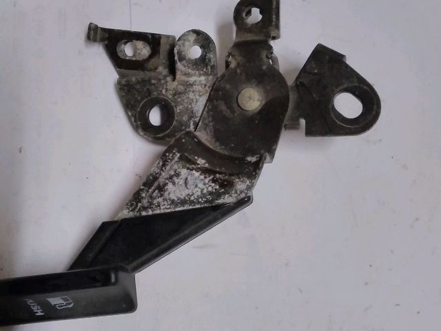 bontott NISSAN TERRANO Tankajtó Nyitó Kar / Gomb