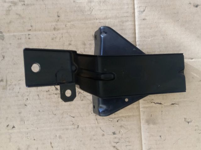 bontott NISSAN TERRANO Tartó Bak