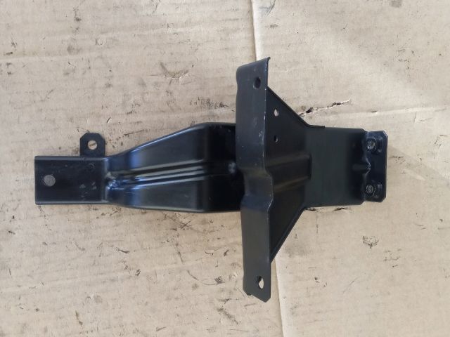 bontott NISSAN TERRANO Tartó Bak