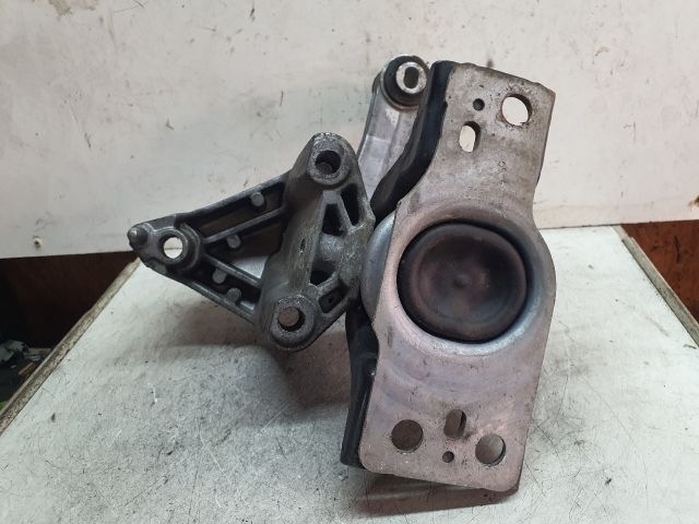 bontott NISSAN TIIDA Motor Tartó Bak (Fém)