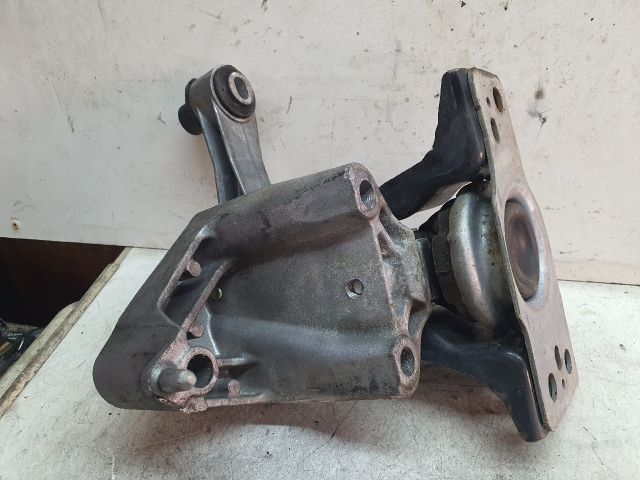 bontott NISSAN TIIDA Motor Tartó Bak (Fém)