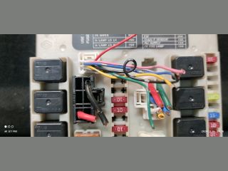 bontott NISSAN TIIDA Biztosítéktábla Motortér