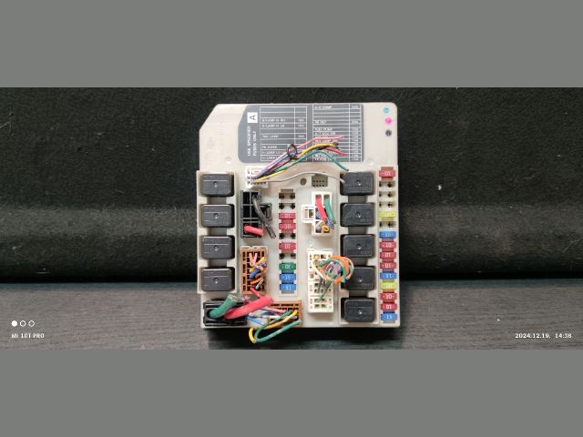 bontott NISSAN TIIDA Biztosítéktábla Motortér