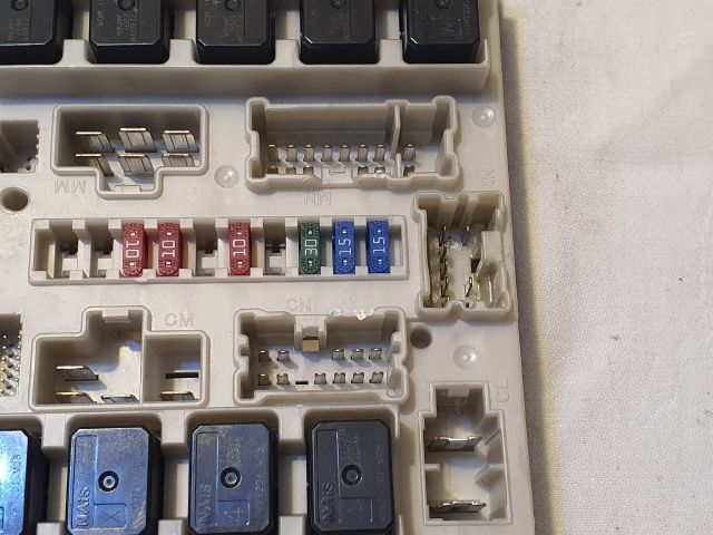 bontott NISSAN TIIDA Biztosítéktábla Utastér