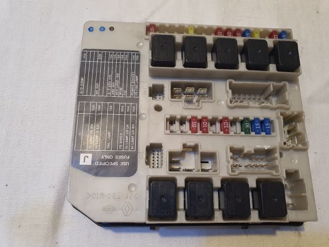 bontott NISSAN TIIDA Biztosítéktábla Utastér