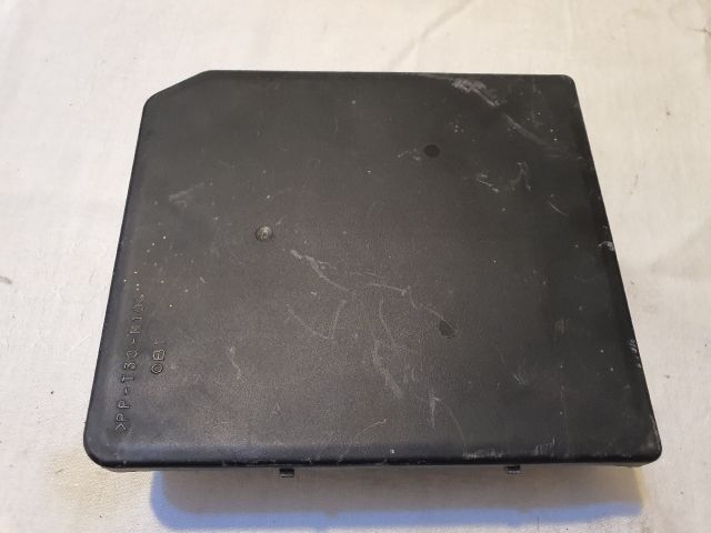 bontott NISSAN TIIDA Biztosítéktábla Utastér