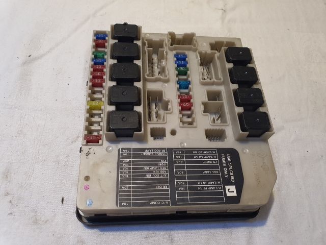 bontott NISSAN TIIDA Biztosítéktábla Utastér