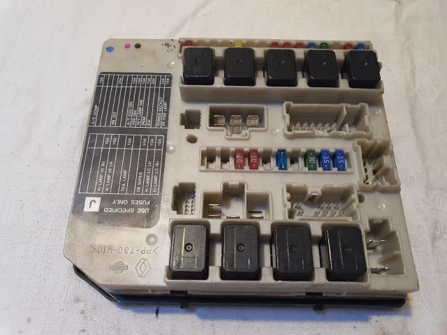 bontott NISSAN TIIDA Biztosítéktábla Utastér