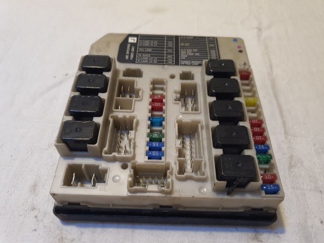 bontott NISSAN TIIDA Biztosítéktábla Utastér