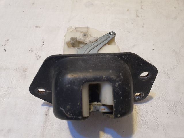 bontott NISSAN TIIDA Csomagtérajtó Zárszerkezet