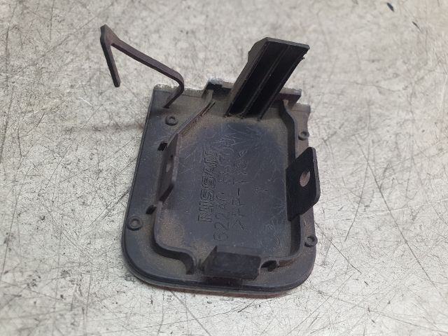 bontott NISSAN TIIDA Első Vonószem Burkolat