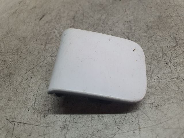 bontott NISSAN TIIDA Első Vonószem Burkolat