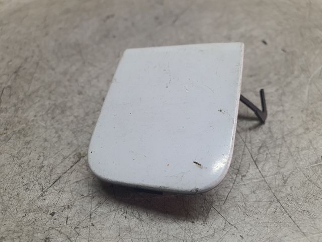 bontott NISSAN TIIDA Első Vonószem Burkolat