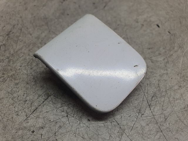 bontott NISSAN TIIDA Első Vonószem Burkolat