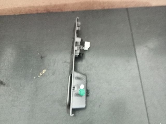 bontott NISSAN TIIDA Jobb első Ablakemelő Kapcsoló