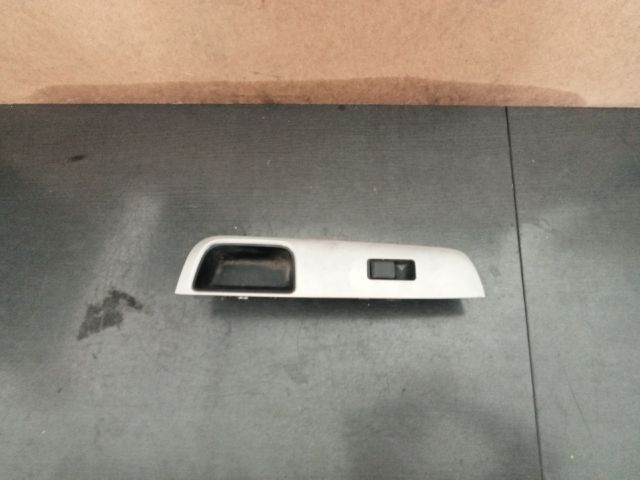 bontott NISSAN TIIDA Jobb első Ablakemelő Kapcsoló