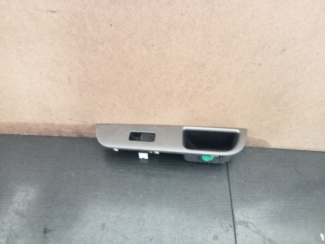 bontott NISSAN TIIDA Jobb első Ablakemelő Kapcsoló