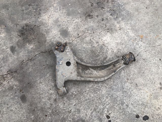 bontott NISSAN VANETTE Bal első Lengőkar