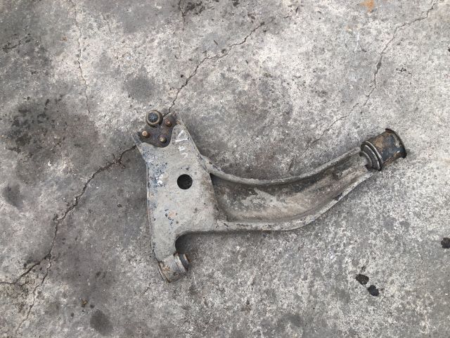 bontott NISSAN VANETTE Bal első Lengőkar