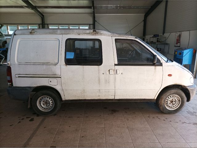 bontott NISSAN VANETTE Generátor