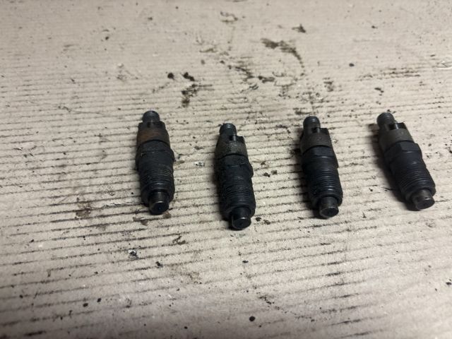 bontott NISSAN VANETTE Porlasztó Sor / Híd