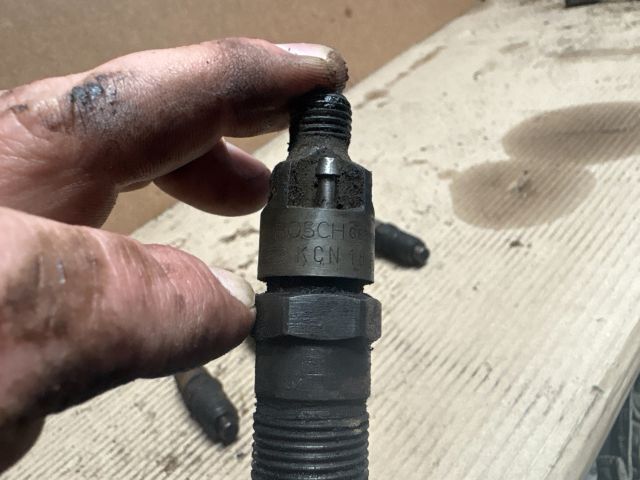 bontott NISSAN VANETTE Porlasztó Sor / Híd