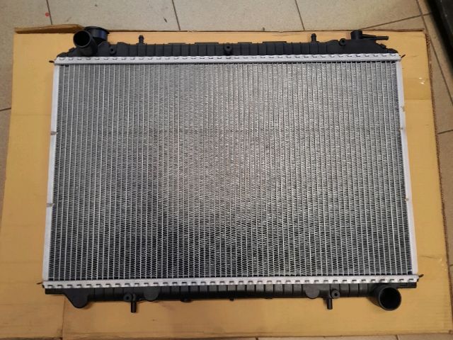 bontott NISSAN VANETTE Vízhűtő Radiátor (Nem klímás)