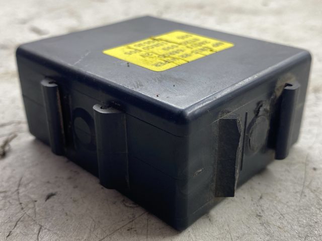 bontott NISSAN VANETTE Ablaktörlő Relé