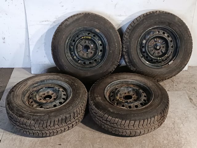 bontott NISSAN VANETTE Acélfelni Szett Gumival