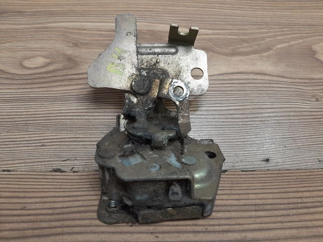 bontott NISSAN VANETTE Bal Csomagtérajtó Zárszerkezet