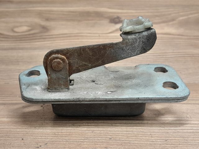 bontott NISSAN VANETTE Bal Csomagtérajtó Zárszerkezet