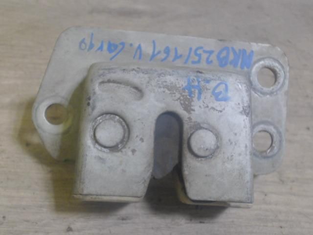 bontott NISSAN VANETTE Bal Csomagtérajtó Zárszerkezet