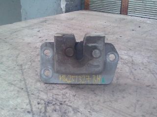 bontott NISSAN VANETTE Bal Csomagtérajtó Zárszerkezet