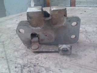 bontott NISSAN VANETTE Bal Csomagtérajtó Zárszerkezet