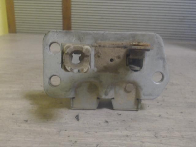 bontott NISSAN VANETTE Bal Csomagtérajtó Zárszerkezet